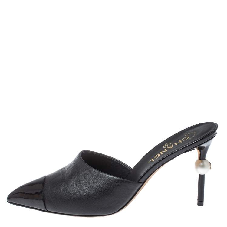 Chanel Shoe Camellia Black Leather Flowers w/ Pearls Sandal 40 / 10 Ne –  Mightychic