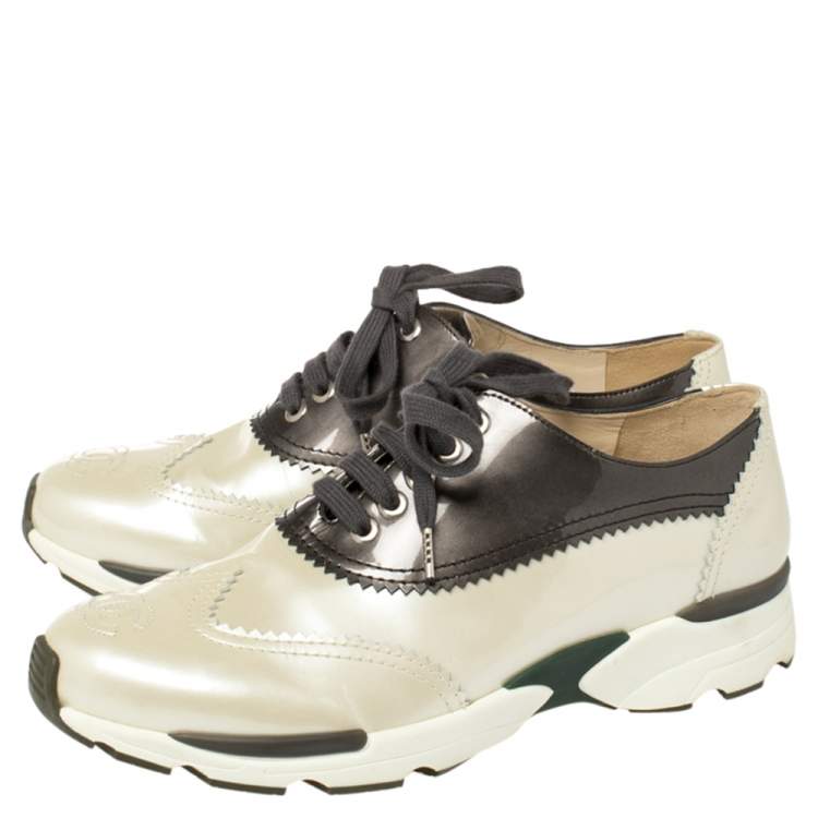 Pre Owned Chanel Cream/Grey Patent Leather CC Oxford Sneakers Size 37.5