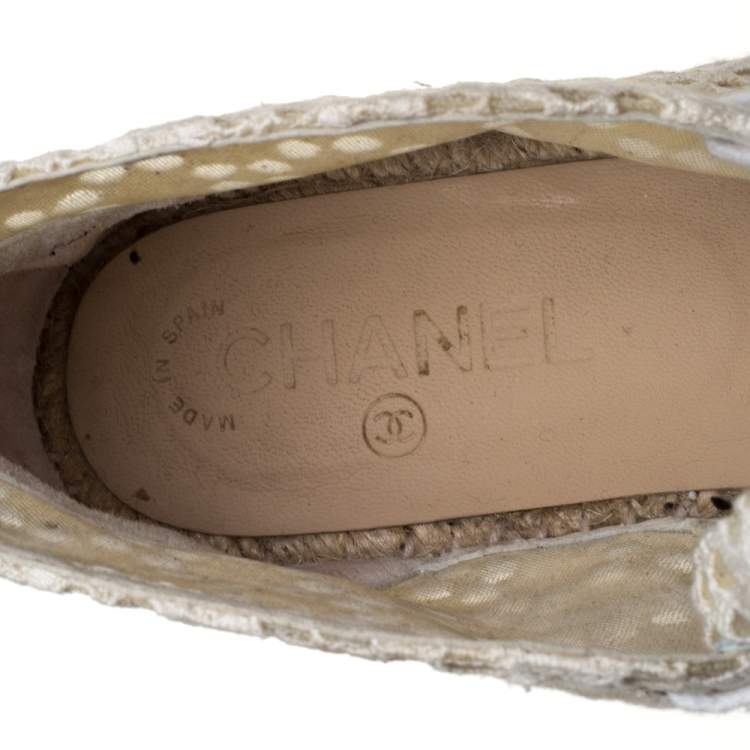 Pre Owned Chanel White/Cream Eyelet  Lace And Patent Leather  Espadrilles Size 39