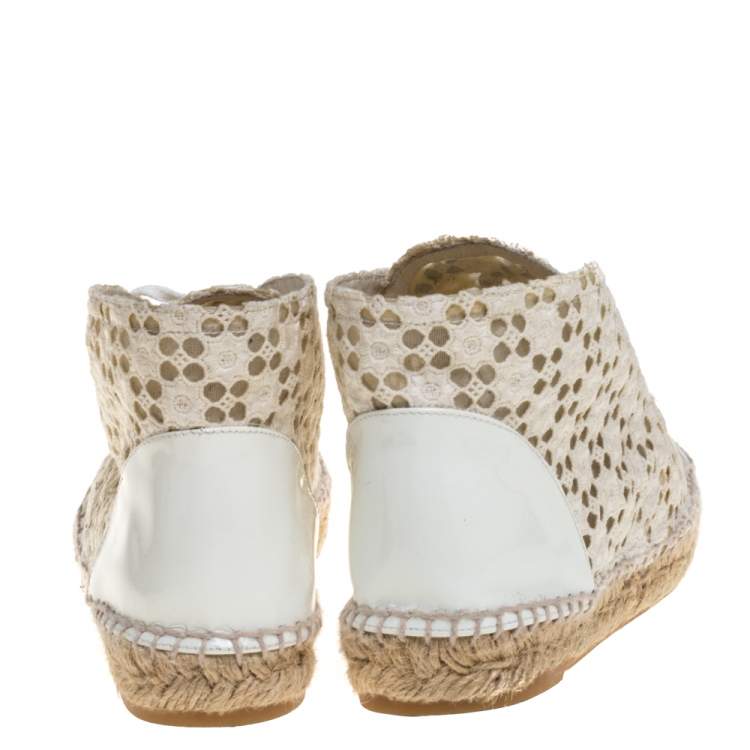 Pre Owned Chanel White/Cream Eyelet  Lace And Patent Leather  Espadrilles Size 39