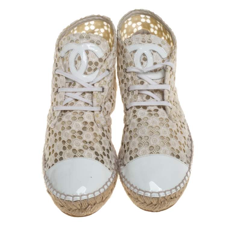 Pre Owned Chanel White/Cream Eyelet  Lace And Patent Leather  Espadrilles Size 39