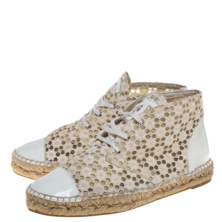 Pre Owned Chanel White/Cream Eyelet  Lace And Patent Leather  Espadrilles Size 39
