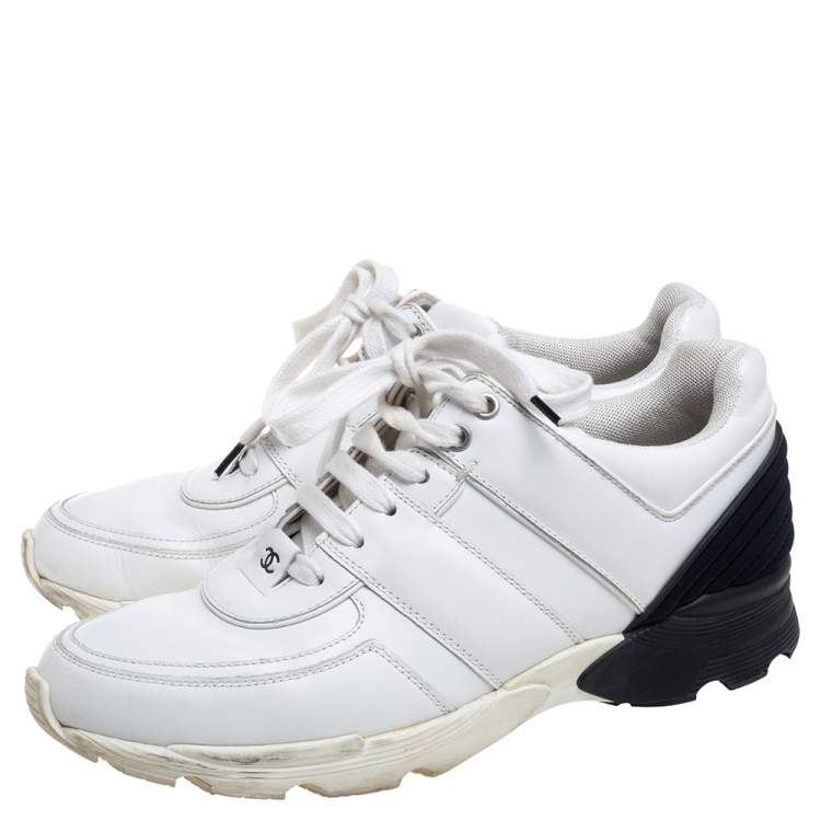 Pre Owned Chanel White/Black Leather And Fabric CC Low Top Sneakers Size 40