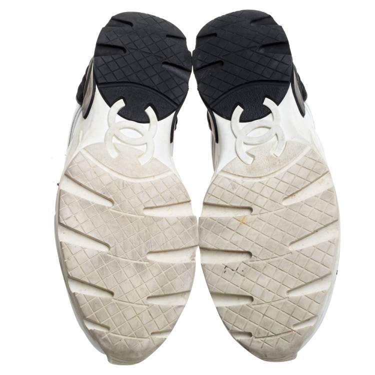 Pre Owned Chanel White/Black Leather And Fabric CC Low Top Sneakers Size 40