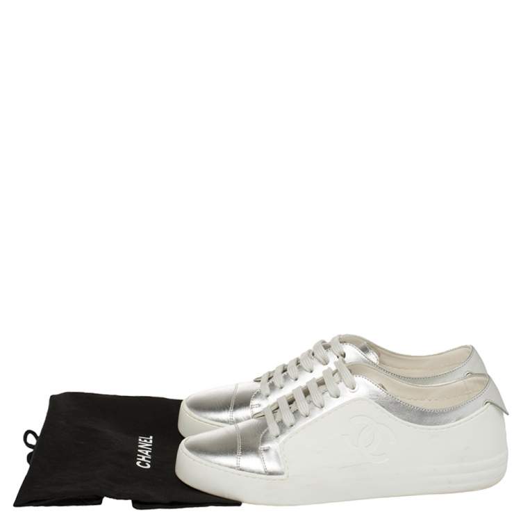 Pre Owned Chanel White/Silver Leather and Rubber  CC Low Top Sneakers Size 38.5