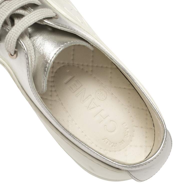 Pre Owned Chanel White/Silver Leather and Rubber  CC Low Top Sneakers Size 38.5