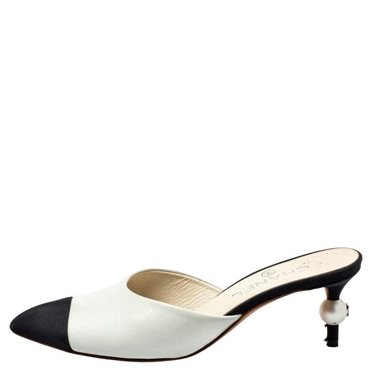 Chanel White/Black Leather and Canvas CC Pearl Embellished Heel