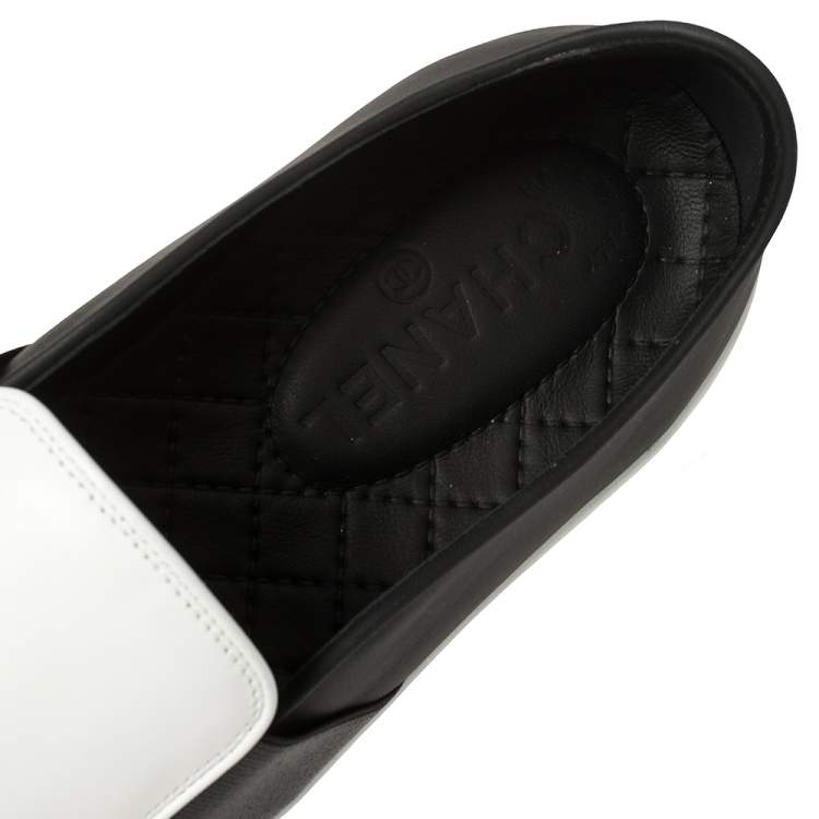 Pre Owned Chanel Monochrome Leather Slip On Sneakers Size 42