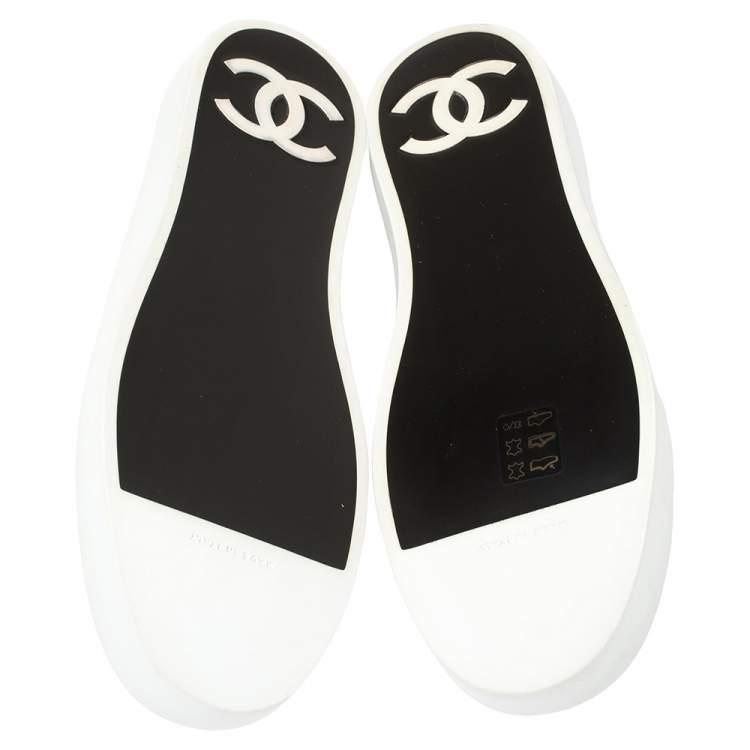 Pre Owned Chanel Monochrome Leather Slip On Sneakers Size 42