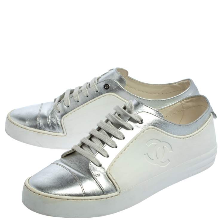 Pre Owned Chanel Metallic Silver/White Leather And Rubber CC Low Top Sneakers Size 40.5