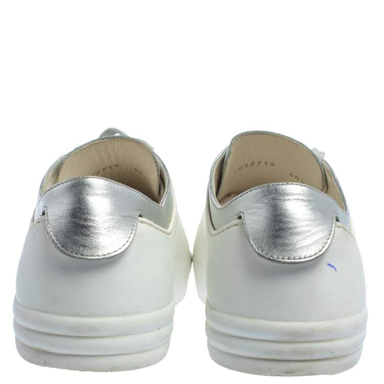 Pre Owned Chanel Metallic Silver/White Leather And Rubber CC Low Top Sneakers Size 40.5