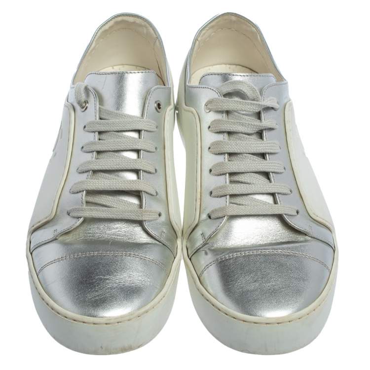 Pre Owned Chanel Metallic Silver/White Leather And Rubber CC Low Top Sneakers Size 40.5