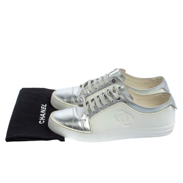 Pre Owned Chanel Metallic Silver/White Leather And Rubber CC Low Top Sneakers Size 40.5