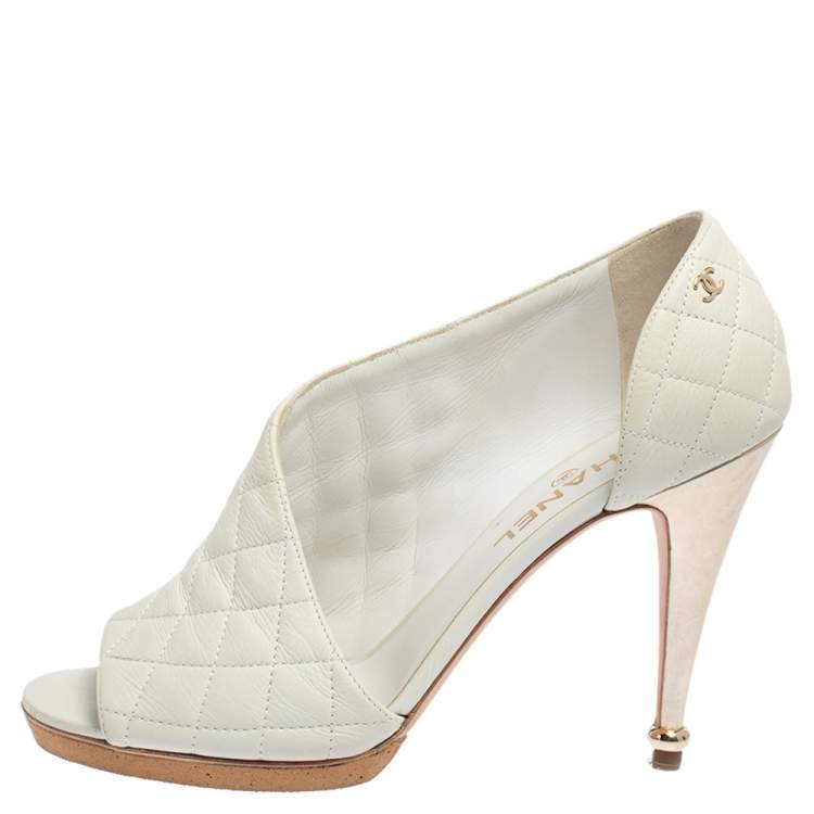 Chanel White Quilted Leather CC Peep Toe Ankle Booties Size 40.5 Chanel