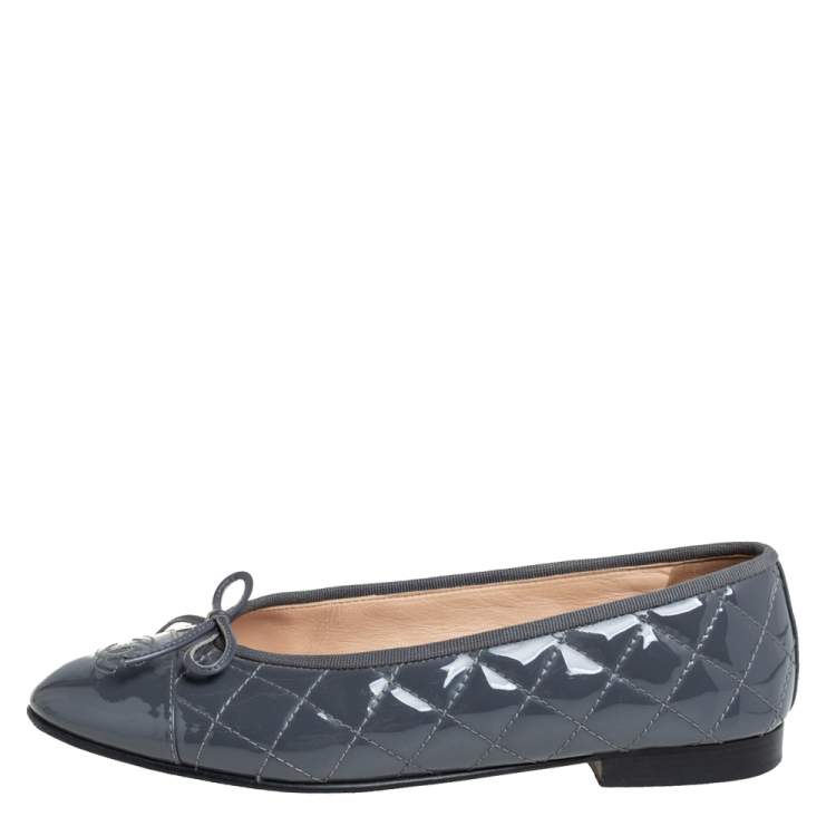 Chanel Grey Patent Leather CC Logo Ballet Flats Size 38.5 Chanel
