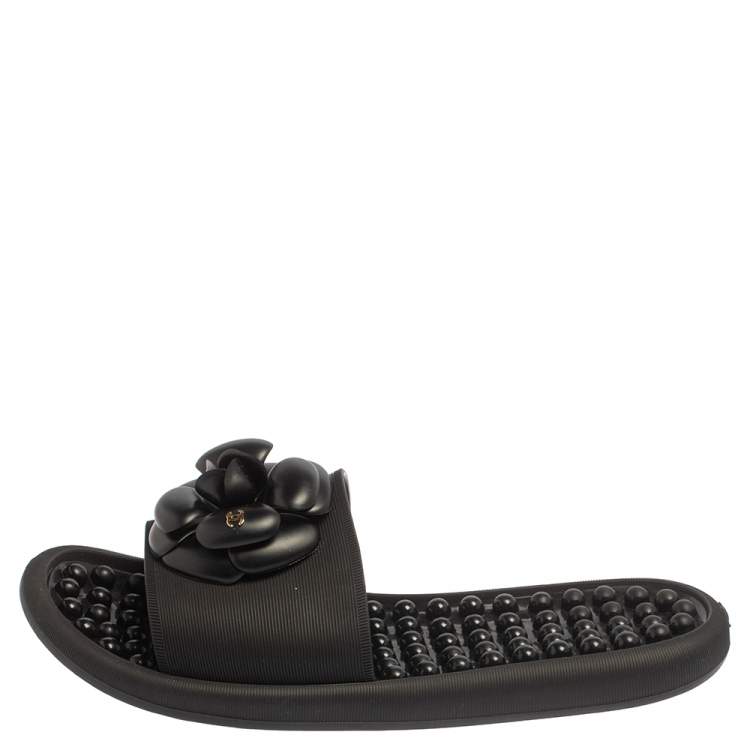 Chanel pool slides online black