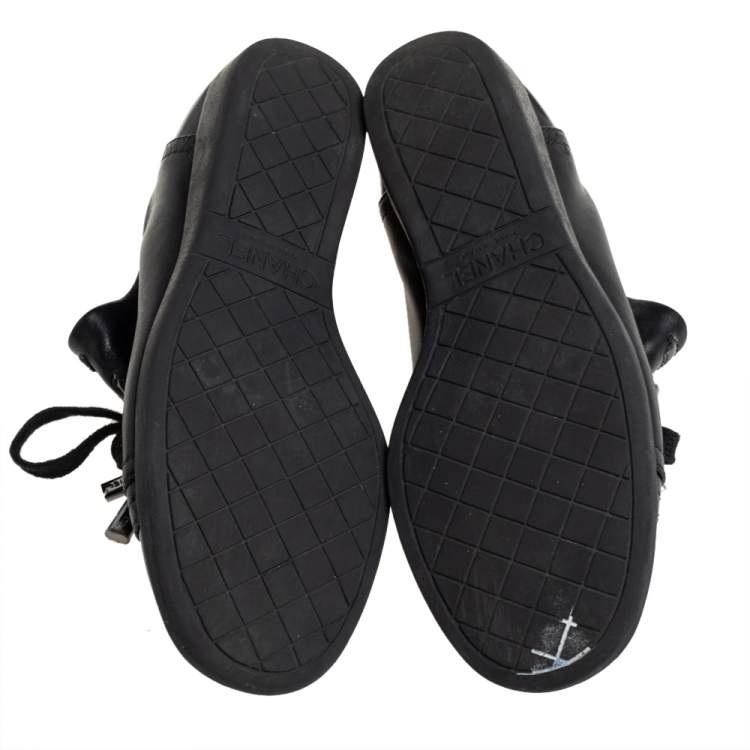 Pre Owned Chanel Black Patent And Leather CC Sneakers Size 35.5