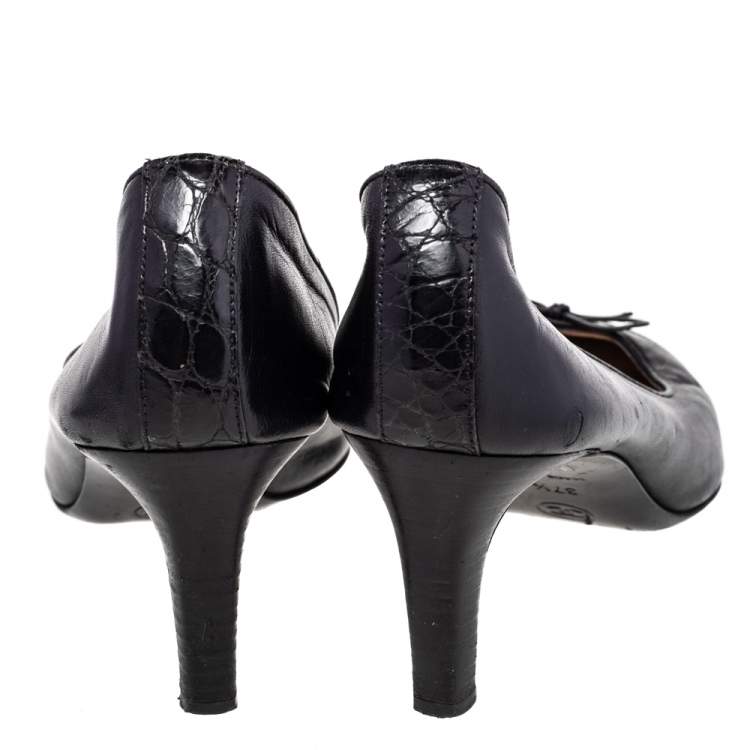 Pre Owned Chanel Black Croc Embossed And Leather CC Bow Pumps Size 37.5