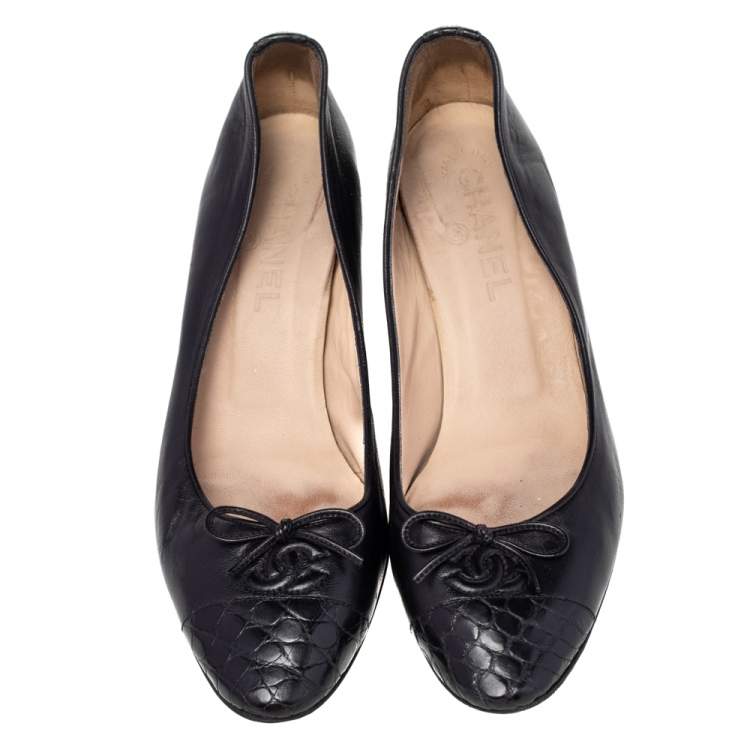 Pre Owned Chanel Black Croc Embossed And Leather CC Bow Pumps Size 37.5