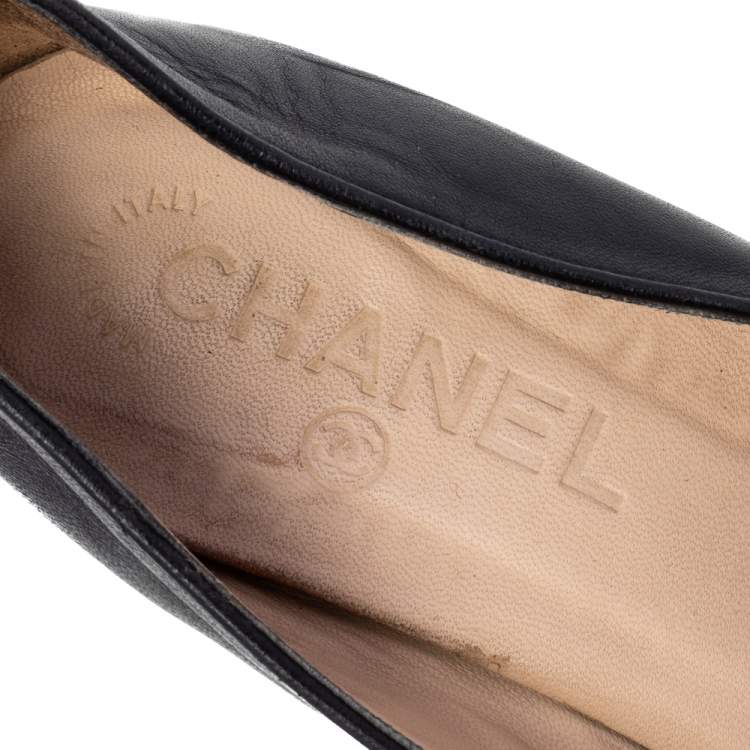 Pre Owned Chanel Black Croc Embossed And Leather CC Bow Pumps Size 37.5