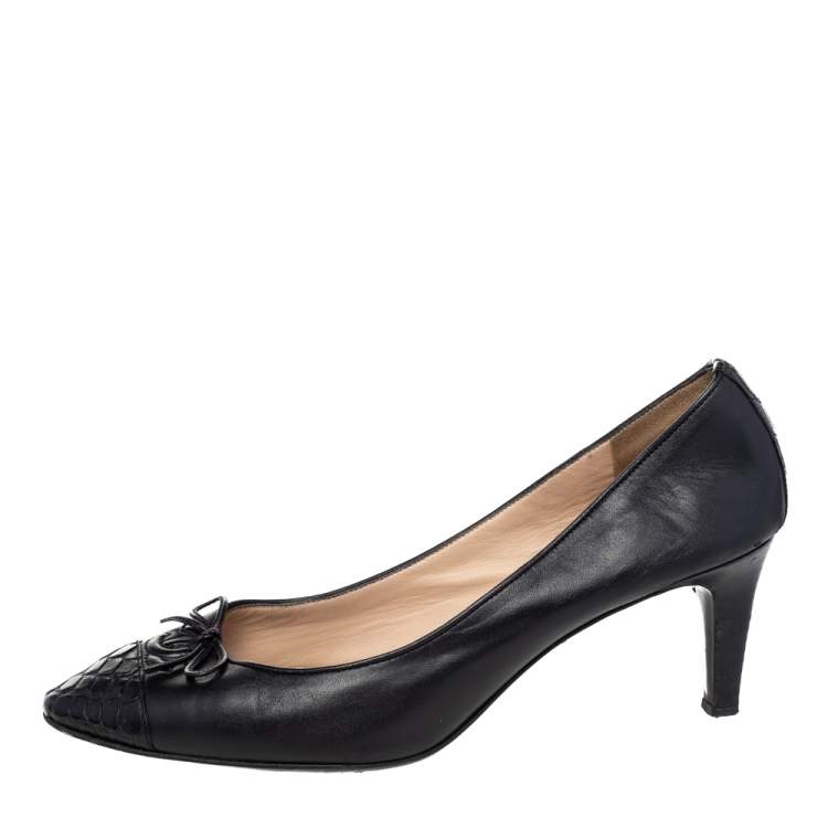 Pre Owned Chanel Black Croc Embossed And Leather CC Bow Pumps Size 37.5