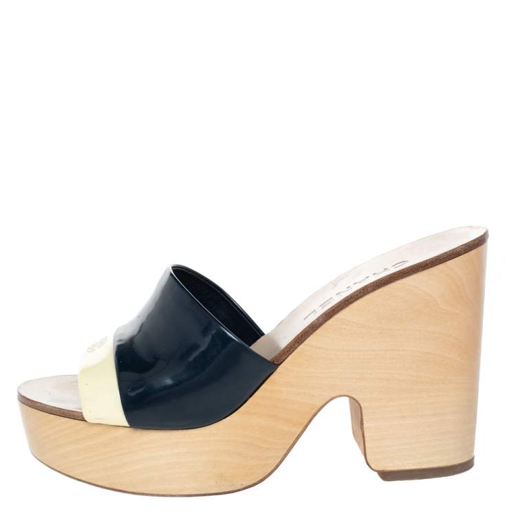 Chanel Cream/Blue Patent Leather CC Wooden Clogs Sandals Size 37.5