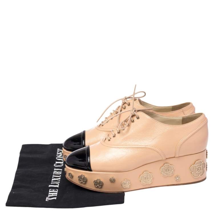 Pre Owned Chanel Beige/ Black Patent Leather and Leather Camellia Platform Lace Up Oxfords Size 39.5