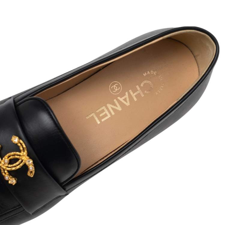 Pre Owned Chanel Black Leather CC Logo  Slip On Loafers Size 38