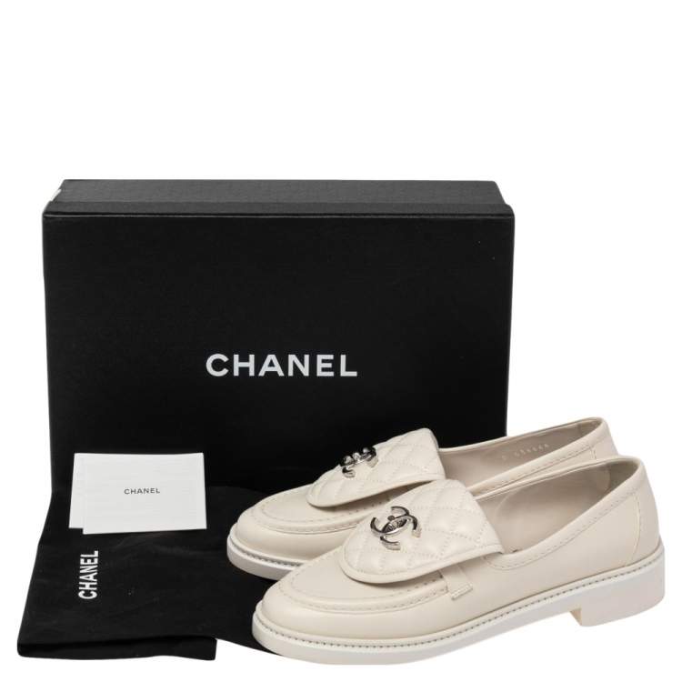 Pre Owned Chanel Off White Leather CC Logo Loafers Size 37.5