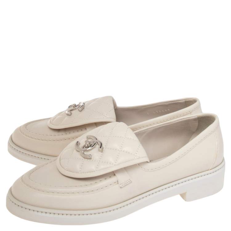 Pre Owned Chanel Off White Leather CC Logo Loafers Size 37.5