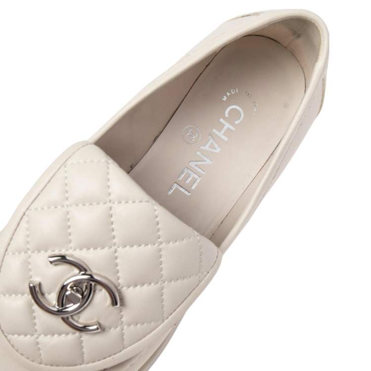Pre Owned Chanel Off White Leather CC Logo Loafers Size 37.5