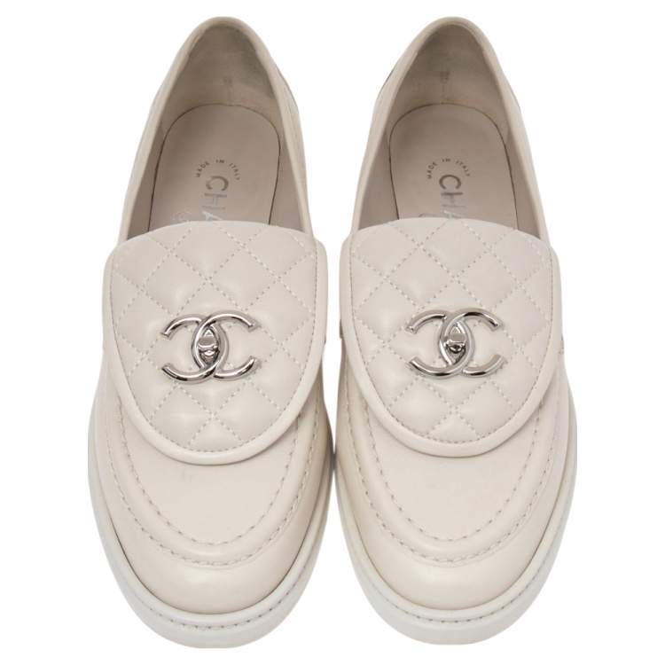 Pre Owned Chanel Off White Leather CC Logo Loafers Size 37.5