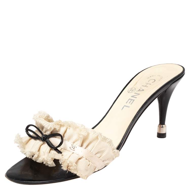 Chanel White/Black Ruffled Fabric CC Bow Slide Sandals Size 37.5