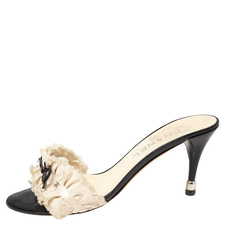 Chanel White/Black Ruffled Fabric CC Bow Slide Sandals Size 37.5