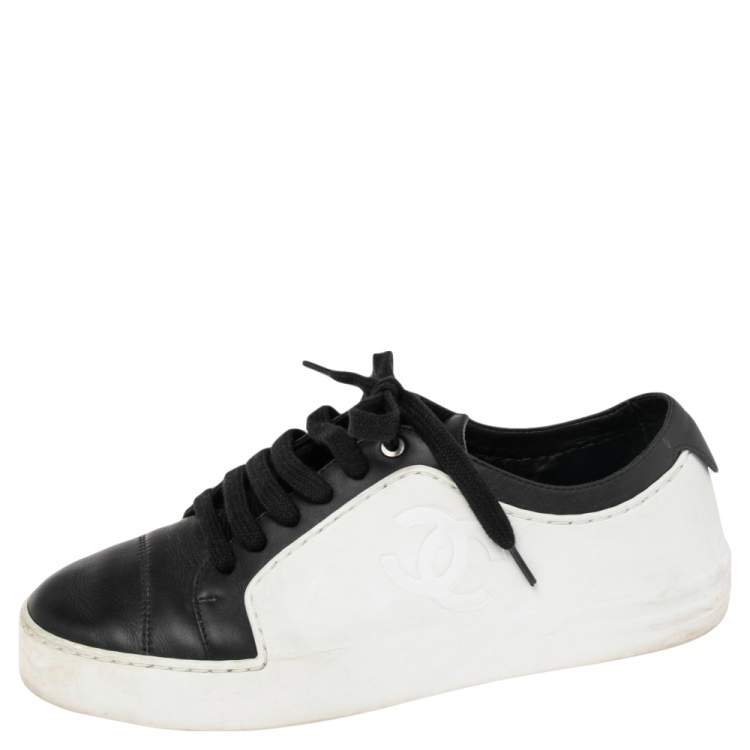 Chanel White/Black Leather And Rubber CC Low Top Sneakers Size 37.5 Chanel