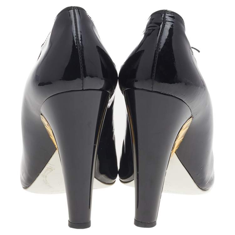 مملوكة مسبقًا Chanel Black Patent Leather Cage Heel Strappy Pumps Size 39.5