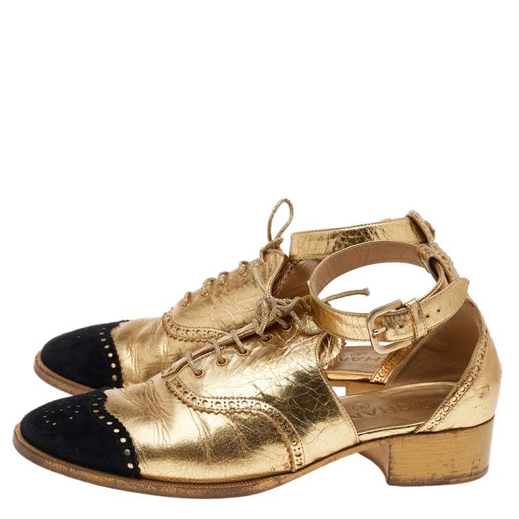 مملوكة مسبقًا Chanel Gold/Black Suede And Leather CC Ankle Strap Lace-Up Sandals Size 39.5