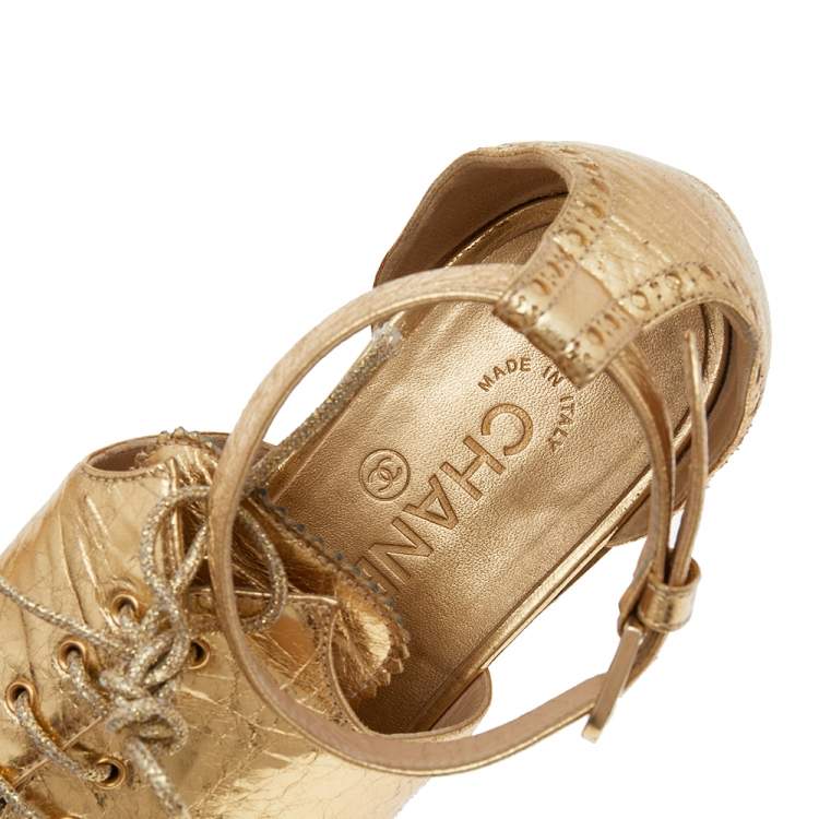 مملوكة مسبقًا Chanel Gold/Black Suede And Leather CC Ankle Strap Lace-Up Sandals Size 39.5