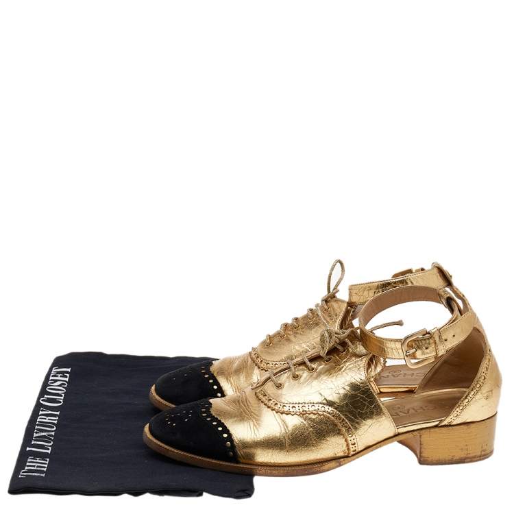 مملوكة مسبقًا Chanel Gold/Black Suede And Leather CC Ankle Strap Lace-Up Sandals Size 39.5