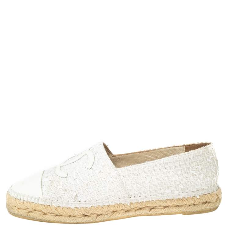 Chanel White Tweed and Patent Leather CC Flat Espadrilles Size 39 Chanel