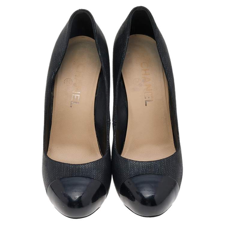 Pre Owned Chanel Black Textured Leather CC Cap Toe Pumps Size 38.5