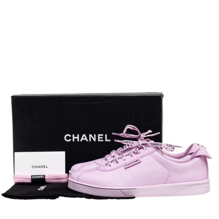 Pre Owned Chanel Lilac Leather Weekender Low-Top Sneakers Size 40