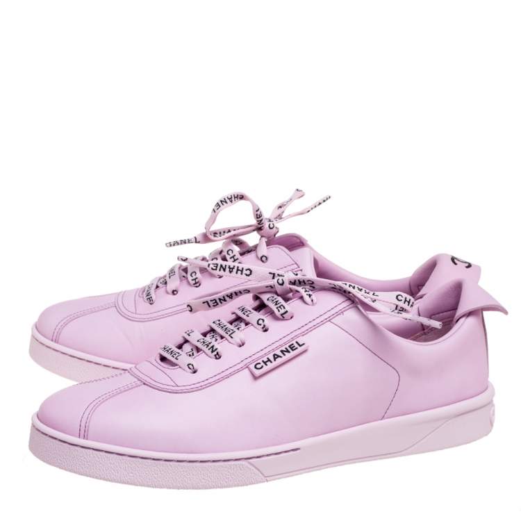 Pre Owned Chanel Lilac Leather Weekender Low-Top Sneakers Size 40