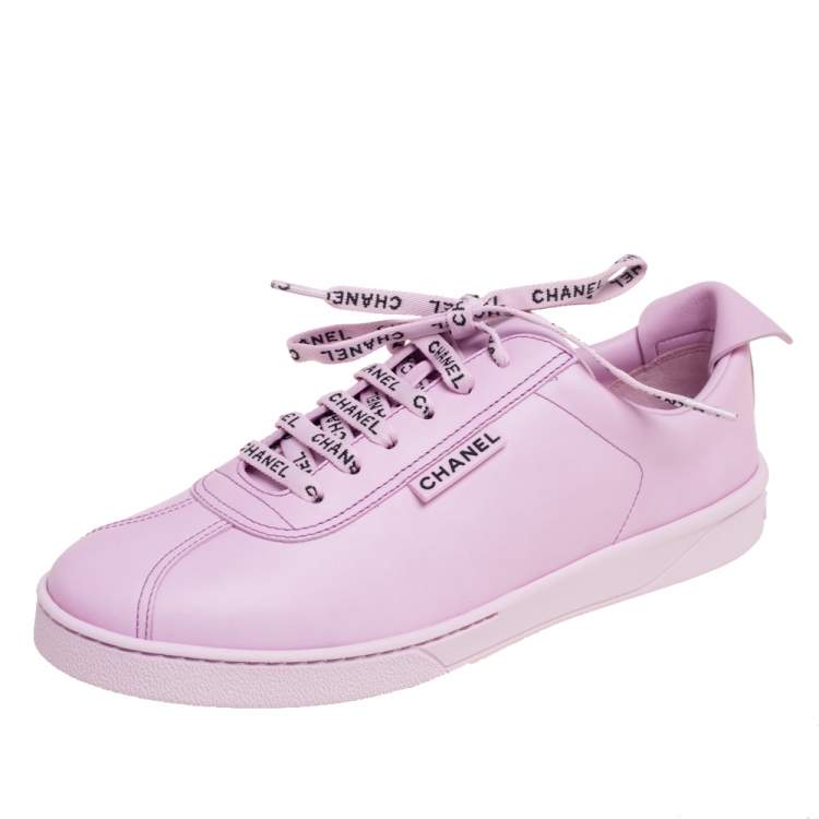 Pre Owned Chanel Lilac Leather Weekender Low-Top Sneakers Size 40