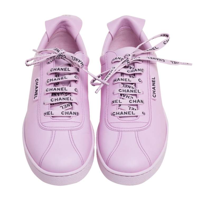 Pre Owned Chanel Lilac Leather Weekender Low-Top Sneakers Size 40