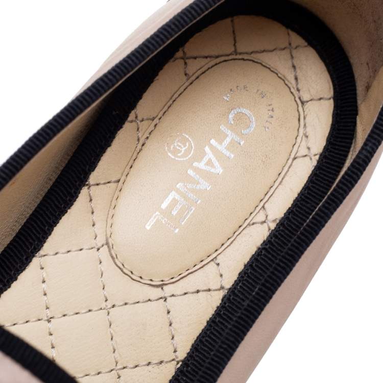 Pre Owned Chanel Beige Leather Embellished CC Smoking Slippers Size 38