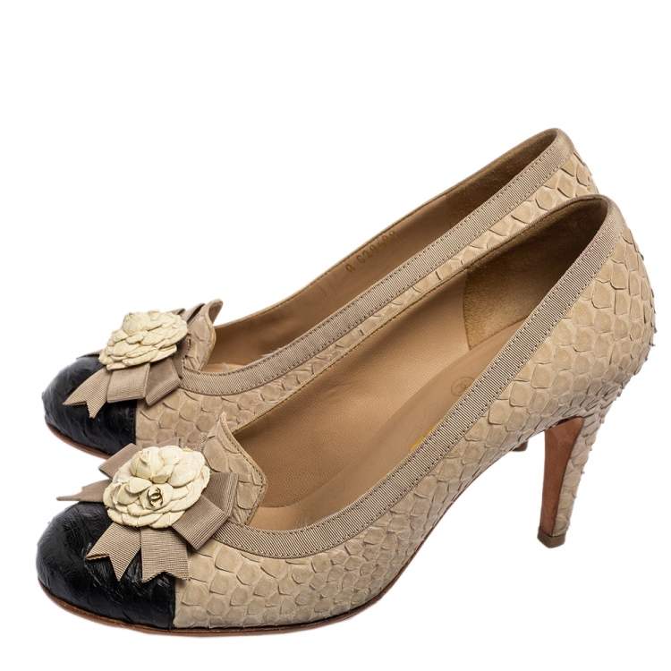 Pre Owned Chanel Beige/Black Python Leather Camellia Bow Applique Round-Toe Pumps Size 37.5