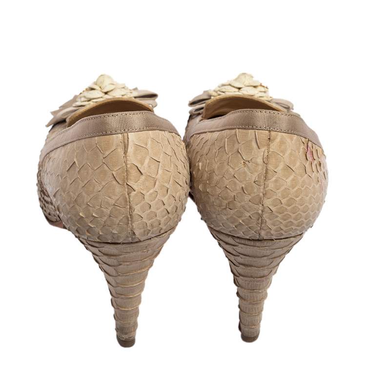 Pre Owned Chanel Beige/Black Python Leather Camellia Bow Applique Round-Toe Pumps Size 37.5