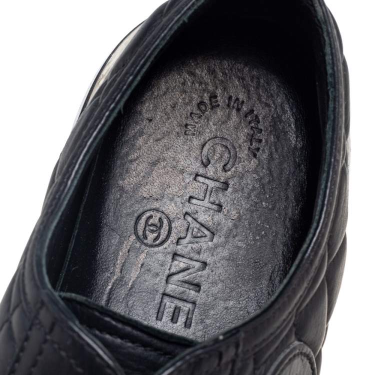 Pre Owned Chanel Black Quilted Leather CC Low Top Sneaker Size 39