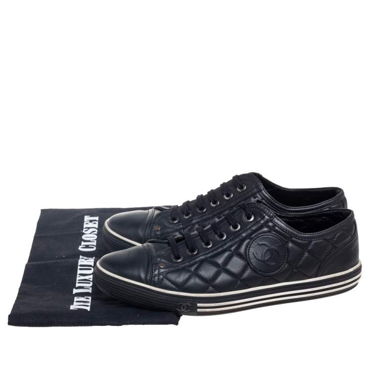 Pre Owned Chanel Black Quilted Leather CC Low Top Sneaker Size 39